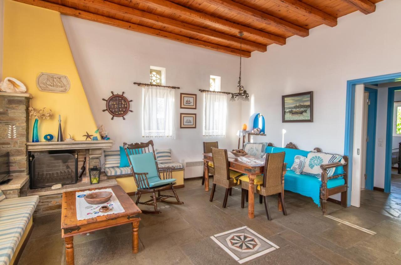 Traditional House By The Sea Istérnia エクステリア 写真