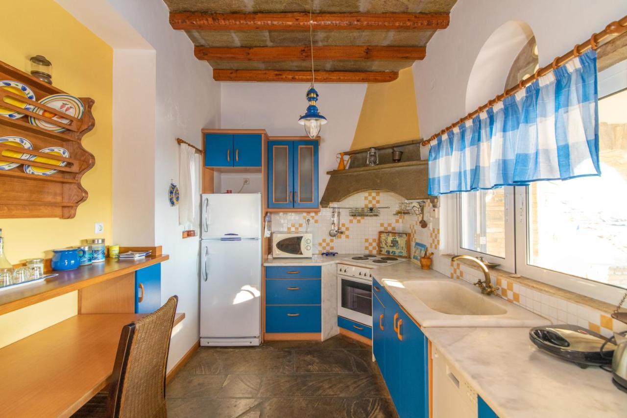 Traditional House By The Sea Istérnia エクステリア 写真