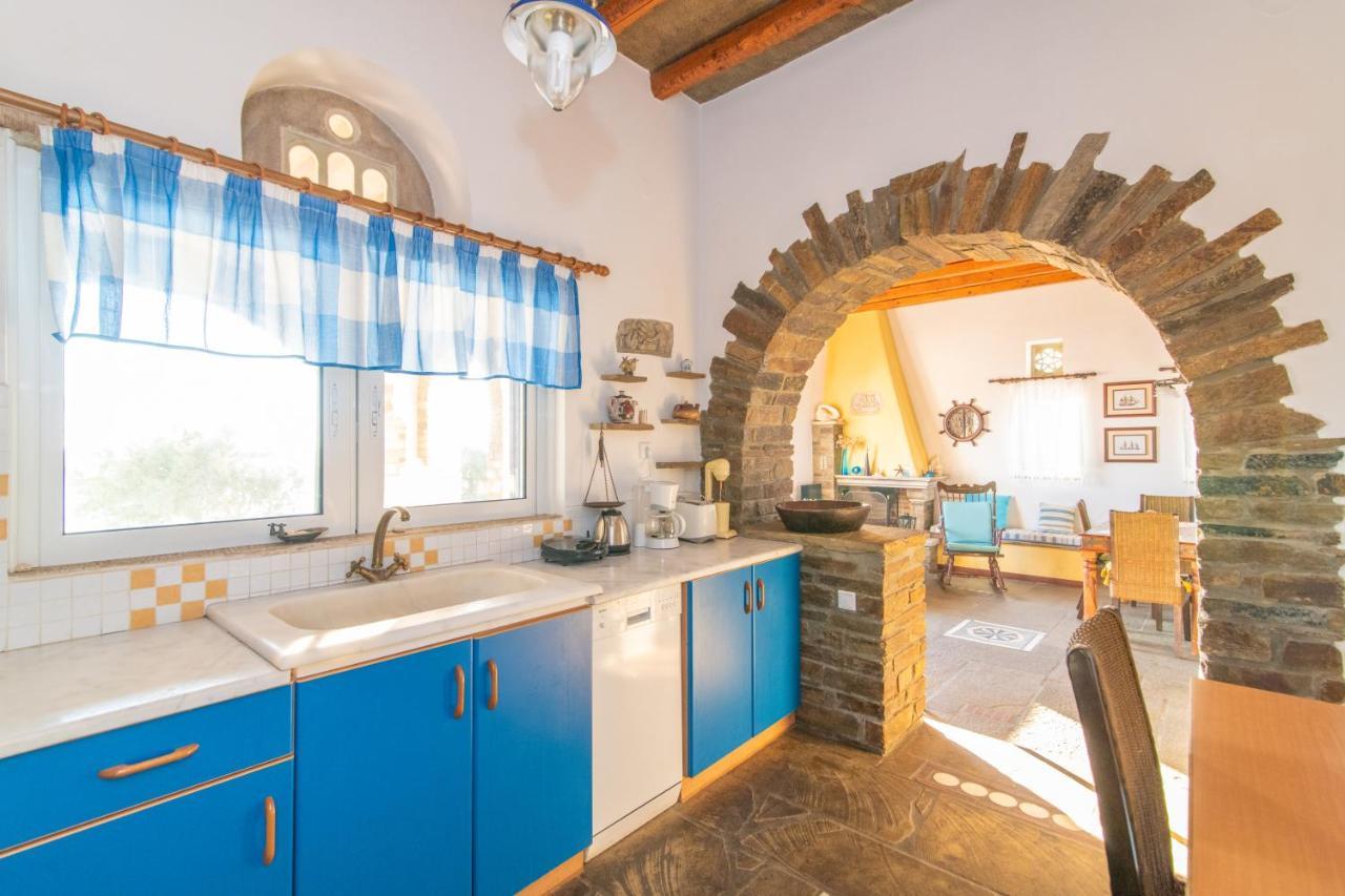 Traditional House By The Sea Istérnia エクステリア 写真